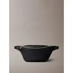 CALVIN KLEIN - Canguro negro con monograma grabado en toda la pieza