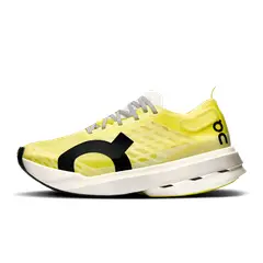ON RUNNING - On Cloudboom Strike Tenis amarillo de mujer para correr
