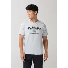 KOAJ - Camiseta azul clara manga corta con arte college en fr Hombre