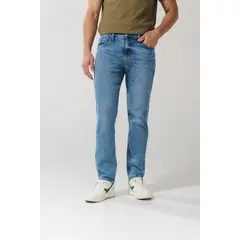 KOAJ - Jean bota recta straight leg azul claro con tiro bajo HOMBRE