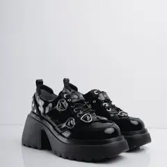 CALZADO ADRENALINA - Zapatos negros de charol con apliques de corazón plateados smith