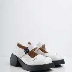 CALZADO ADRENALINA - Mocasines blancos en charol de correa y apliques plata katerine