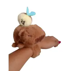 GENERICO - Manilla Peluche Capibara Vibra Al Jalar La Abejita