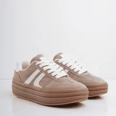 CALZADO ADRENALINA - Tenis café con líneas blancas y cordones nahomi