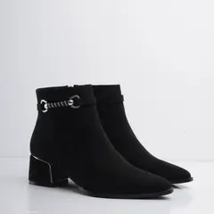 CALZADO ADRENALINA - Botin negro en gamuza y detalle con hebilla dinner