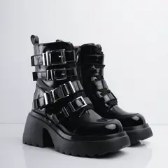 CALZADO ADRENALINA - Bota negra de charol con múltiples correas crazy