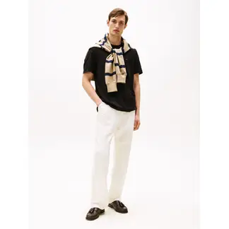 TOMMY HILFIGER - Camiseta negra essential de corte regular