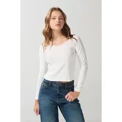 KOAJ - Camiseta manga larga cuello bandeja con encaje en escote MUJER