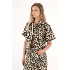 TENNIS - Camisa crop con estampado de animal print para mujer