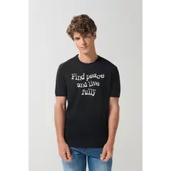 KOAJ - Camiseta cuello redondo negra con texto blanco estampad Hombre