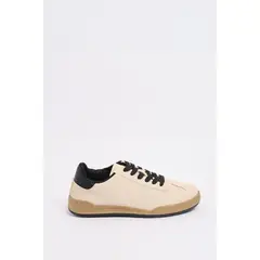 KOAJ - Tenis estilo urbano, en color kaki con suela plana. MUJER