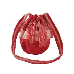 100 - Mochila Bolso Artesanal Color Rosado de Tira