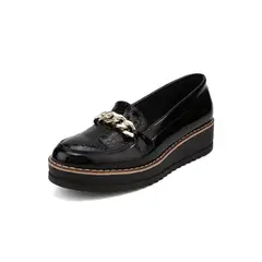 SEVENTEEN - MOCASINES NEGROS EN CHAROL CON GRABADO Y HERRAJE DORADO DITI