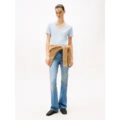 TOMMY HILFIGER - Camiseta celeste de rayas con cuello en V