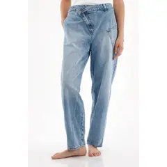 TENNIS - Jean Slouchy tiro bajo con jota asimétrica para mujer