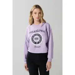 KOAJ - Buzo crop top lila college con cuello redondo MUJER