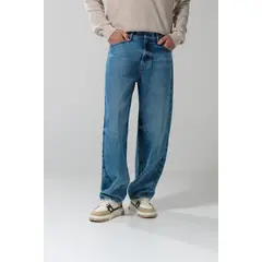 KOAJ - Jean barrel azul claro con bota ancha y tiro medio Hombre