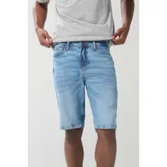 KOAJ - Bermuda en jean para hombre en tono azul clara cuenta c Hombre
