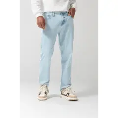 KOAJ - Jean azul claro tipo slim tiro bajo con desgastes liger Hombre