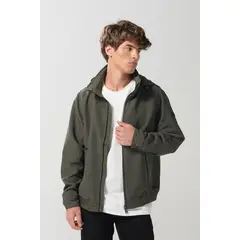 KOAJ - Chaqueta unicolor liviana con cuello alto y capota ocul Hombre