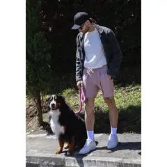 BELIFE - Bermuda magenta para hombre en textura galleta