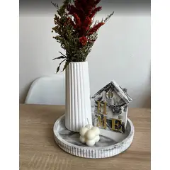 DECORACIONES ALE Y GABI - CENTRO DE MESA JARRÓN BASE, VELA,ADORNOS Y FLORES MARTI