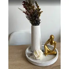 DECORACIONES ALE Y GABI - CENTRO DE MESA JARRÓN BASE, VELA,ADORNOS Y FLORES MATTY