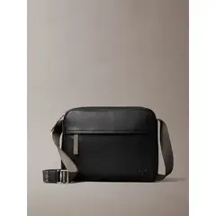 CALVIN KLEIN - Bolso negro Cargo Flight