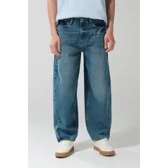 KOAJ - Jean barrel azul claro con tiro medio y bota ancha Hombre