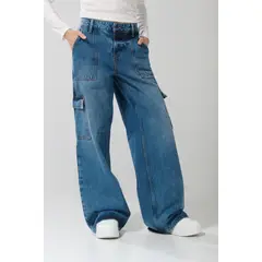 KOAJ - Jean azul claro cargo con tiro alto y bota ancha Mujer