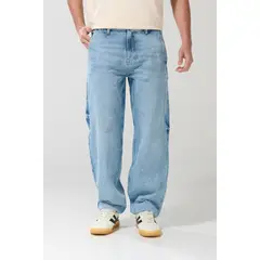 KOAJ - Jean azul claro skater con tiro medio y bota ancha