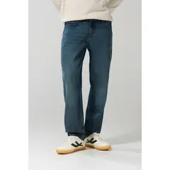 KOAJ - Jean azul tipo 90´S con bota recta, bolsillos y tiro ba