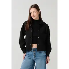 KOAJ - Chaqueta unicolor con broches, cuello trucker y bolsill Mujer