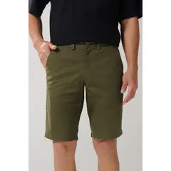 KOAJ - Bermuda unicolor en dril ajustada con tiro bajo y bolsi Hombre