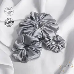GENERICO - Set de Scrunchies en Satín Tamaños Maxi Estándar y Mini color Gris