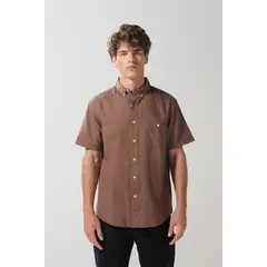 KOAJ - Camisa unicolor con bolsillo en frente y cuello button Hombre