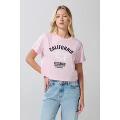 KOAJ - Camiseta crop top cuello redondo, estampado en frente. Mujer