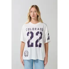 KOAJ - Camiseta cuello V crema con diseños college oversize Mujer