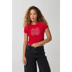 KOAJ - Camiseta roja en rib cuello redondo con diseño college Mujer