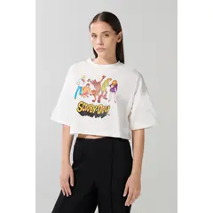 KOAJ - Camiseta crema crop top oversize con arte de Scooby-Do Mujer