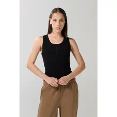 KOAJ - Camiseta unicolor con botones y manga sisa Mujer