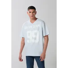 KOAJ - Camiseta cuello V azul clara oversize con diseño colleg Hombre