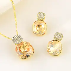 VERAMOREST - Set de joyería Aretes y Collar dorado con cristales