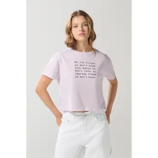 KOAJ - Camiseta crop top unicolor con texto estampado en frent Mujer