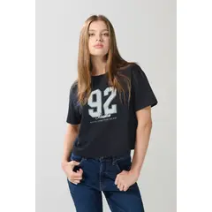 KOAJ - Camiseta crop top azul intensa con estampado college Mujer