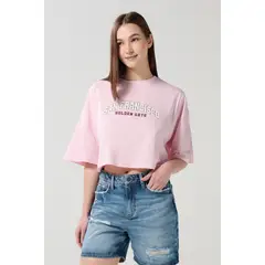 KOAJ - Camiseta oversize crop top rosada clara con arte colleg Mujer