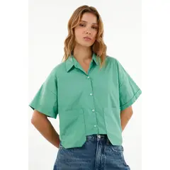 TENNIS - Camisa verde con ruedo al corte para mujer