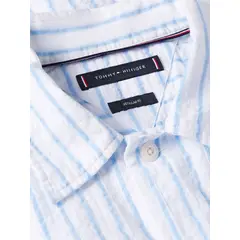 TOMMY HILFIGER - Camisa azul claro seersucker de corte regular con diseño de rayas
