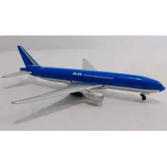 MAISTO - AVION BOEING 777 TAILWINDS BLUE AM INTERNATIONAL ESCALA 1300