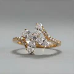 VERAMOREST - Anillo Dorado Con Zirconias Florales